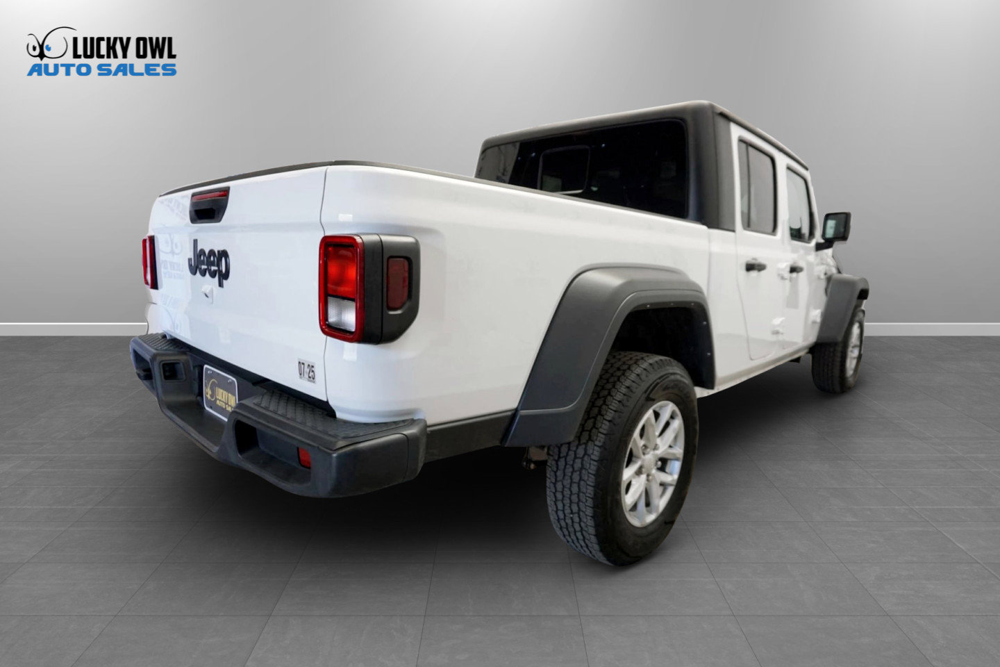 Used 2023 Jeep Gladiator Sport AWD/4WD image 8