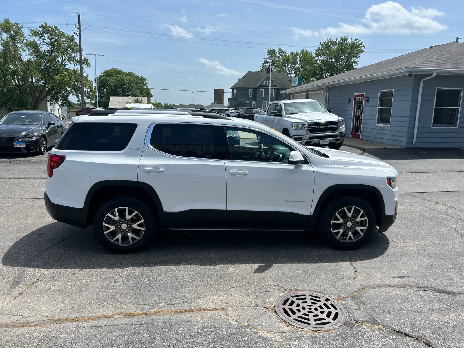 Used 2023 GMC Acadia SLE w/ Driver Convenience Package AWD/4WD image 2