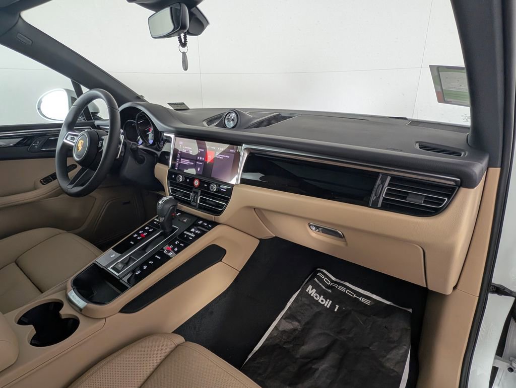 New 2026 Porsche Macan image 19