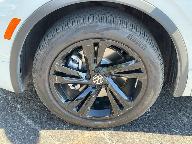 Certified 2023 Volkswagen Tiguan SE R-Line AWD/4WD image 8