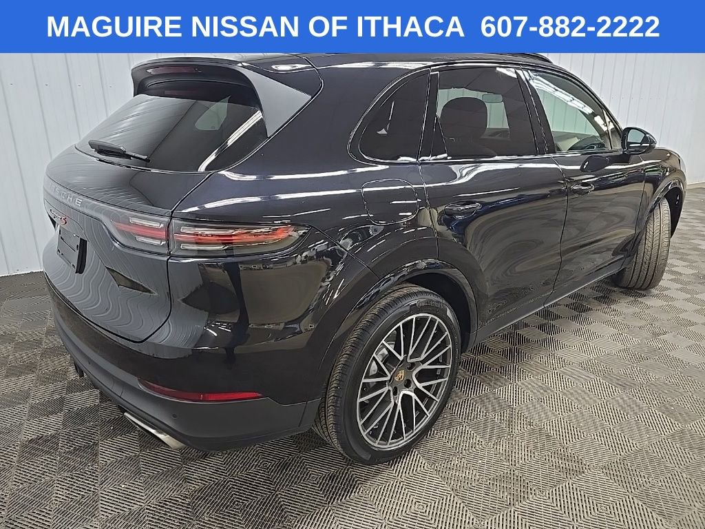 Used 2022 Porsche Cayenne Platinum Edition image 10