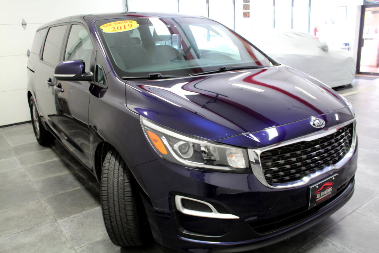 Used 2019 Kia Sedona LX image 3