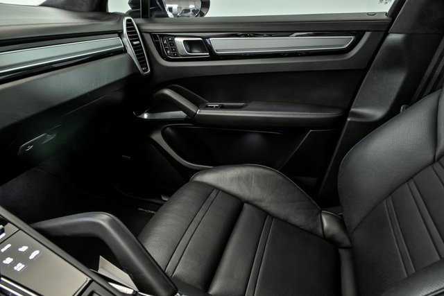 Used 2020 Porsche Cayenne Turbo image 25