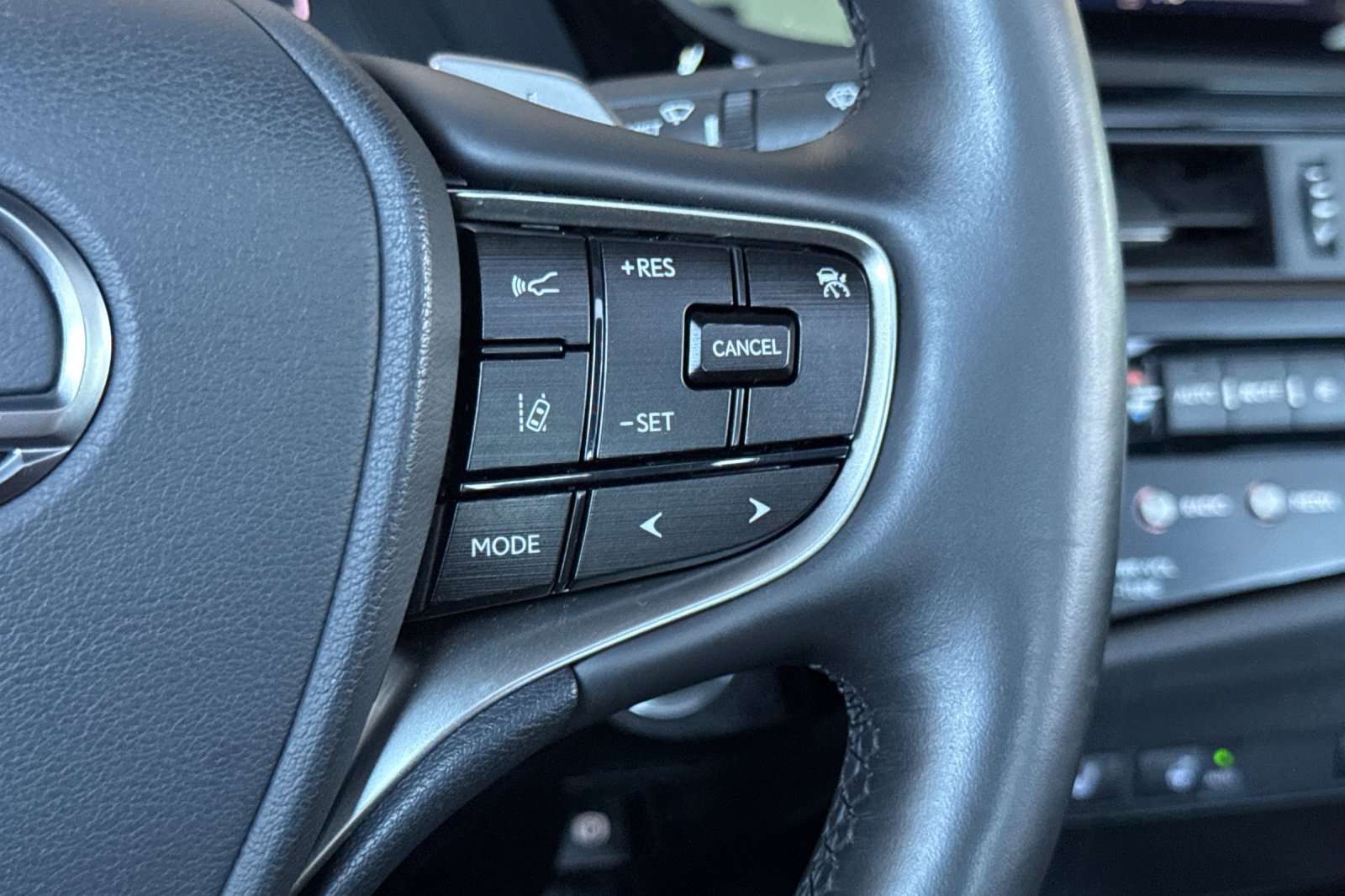 Used 2024 Lexus ES 350 w/ Premium Package FWD image 28