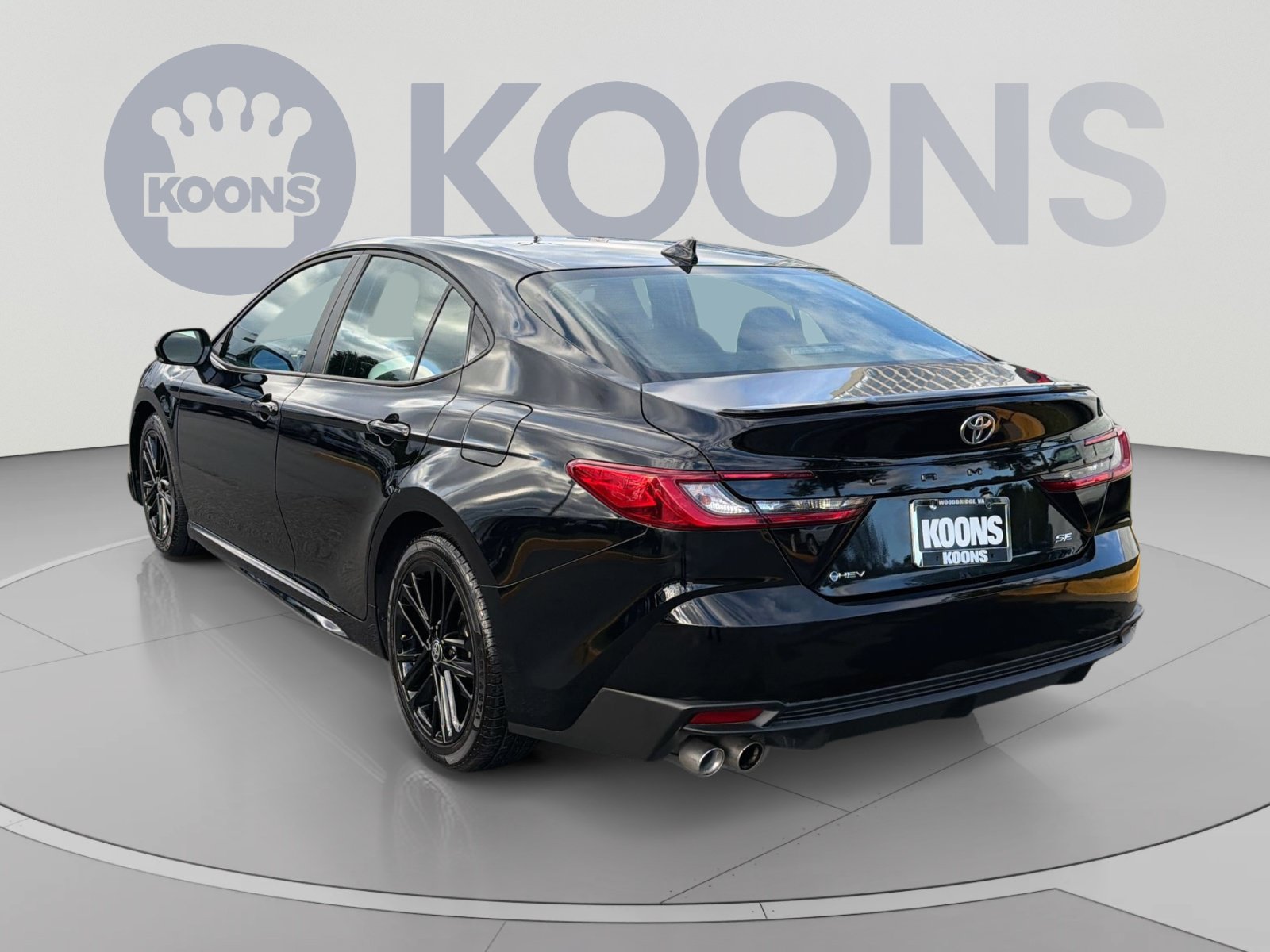 Used 2025 Toyota Camry SE FWD image 4