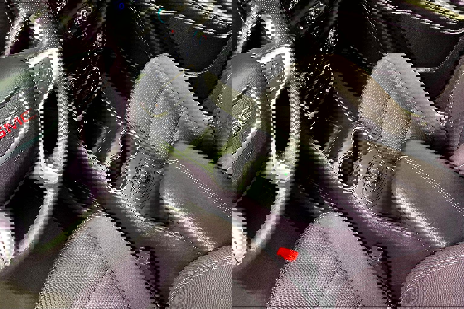 Used 2024 GMC Terrain SLE image 17