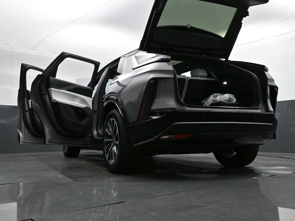 Used 2024 Cadillac Lyriq Sport AWD/4WD image 37