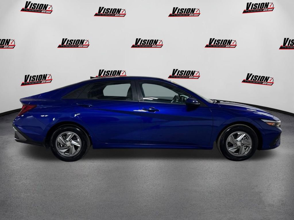 Certified 2024 Hyundai Elantra SE image 4