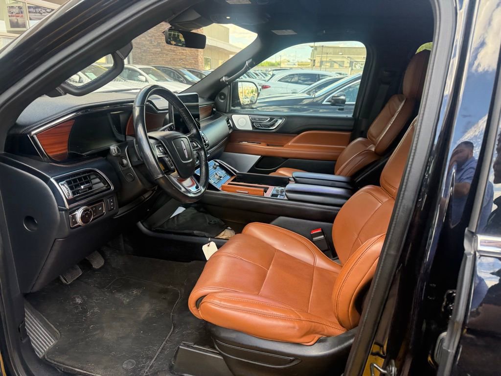 Used 2019 Lincoln Navigator Reserve AWD/4WD image 6
