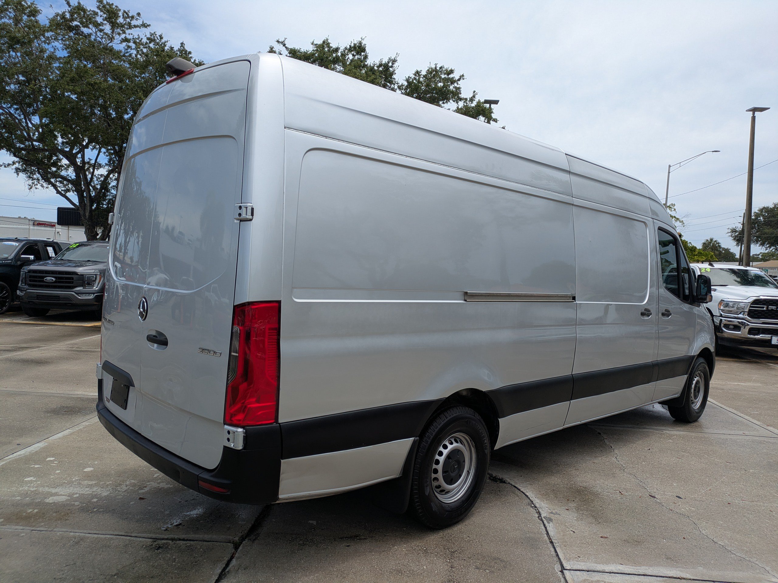 Used 2019 Mercedes-Benz Sprinter 170 image 4