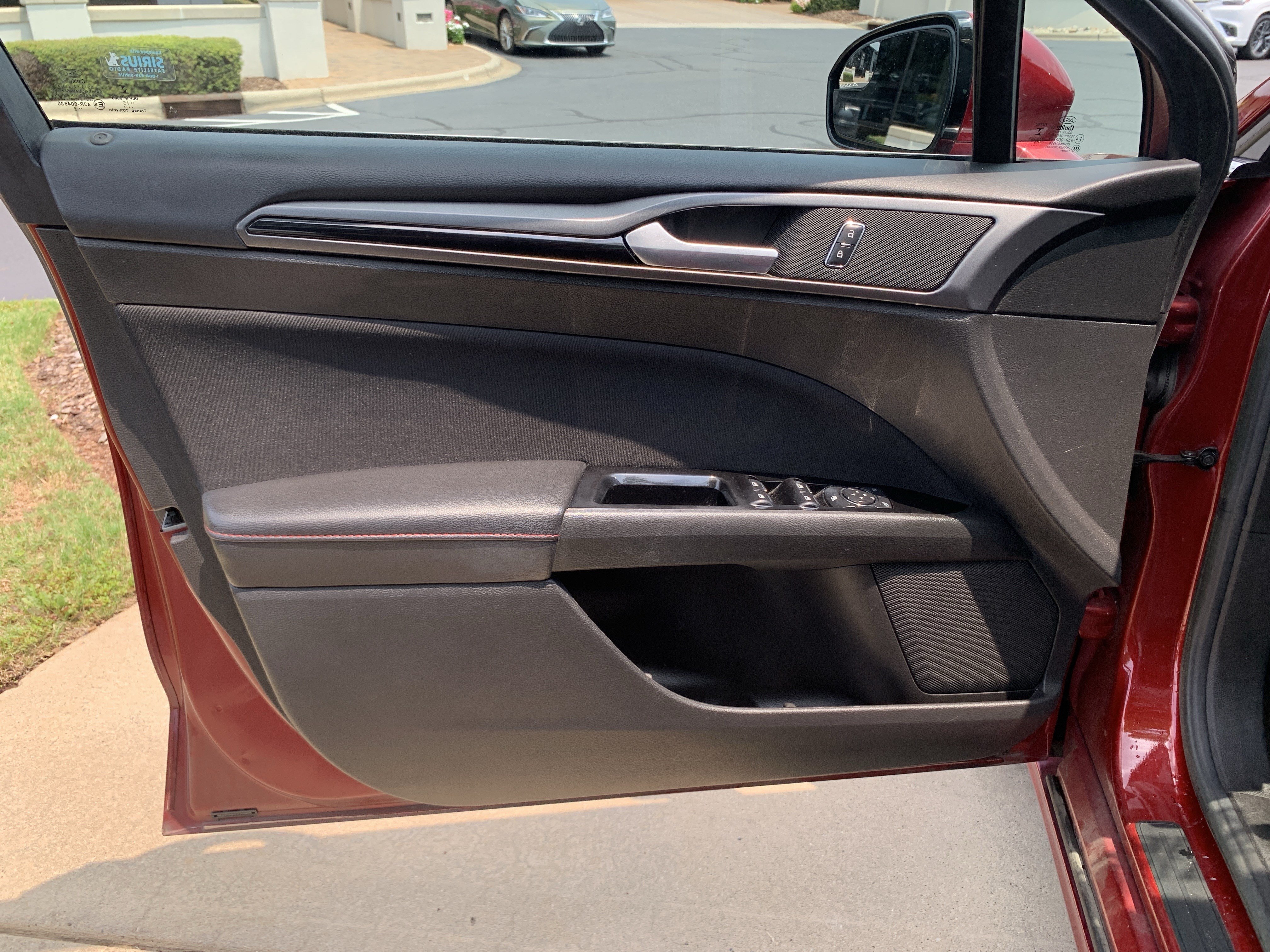 Used 2016 Ford Fusion SE FWD image 14