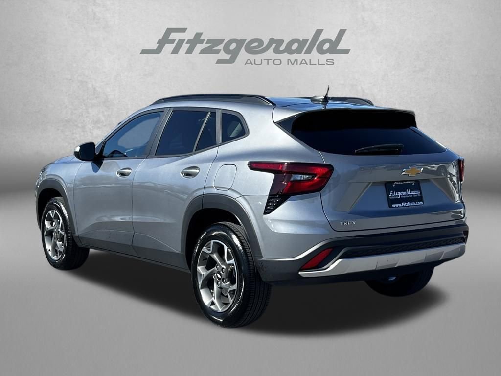 Used 2025 Chevrolet Trax LT image 8