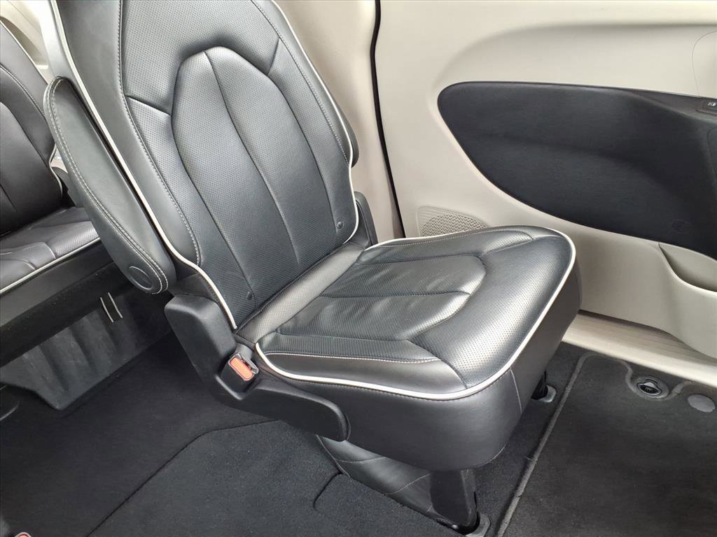 Used 2023 Chrysler Pacifica Limited image 24