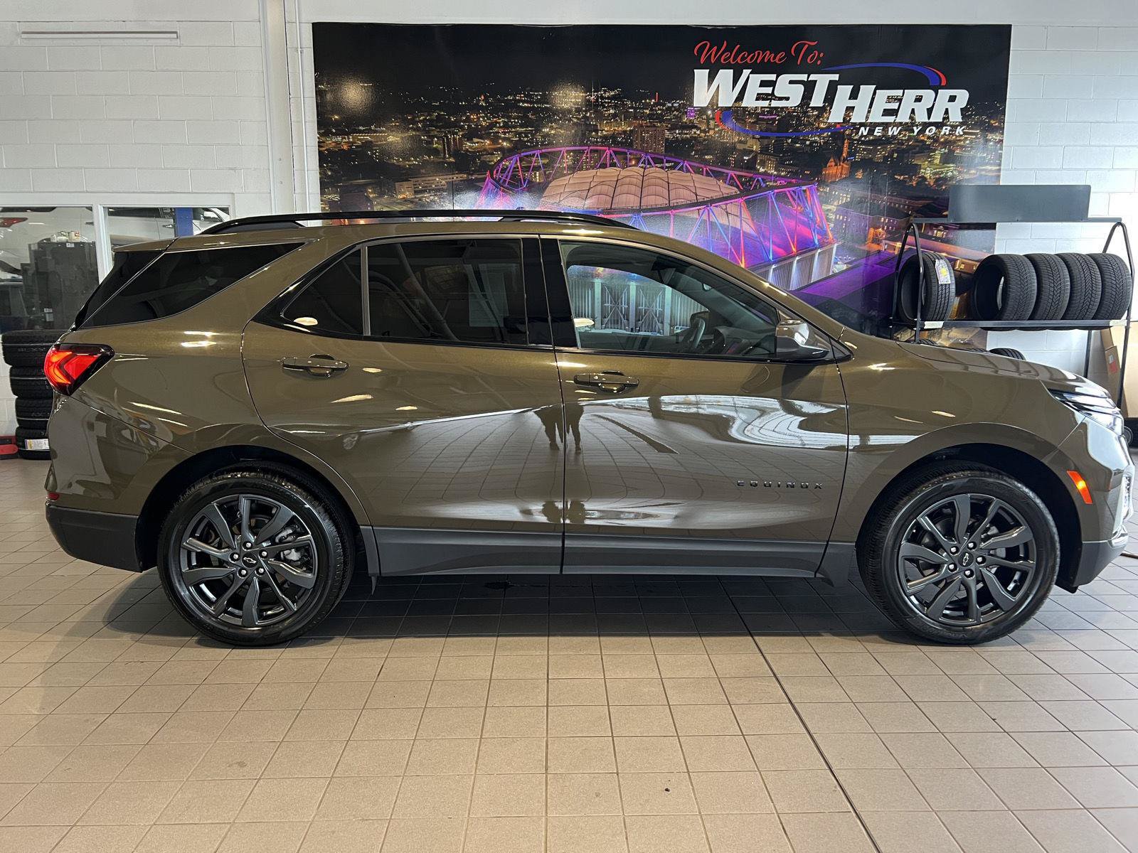 Used 2024 Chevrolet Equinox RS AWD/4WD image 12