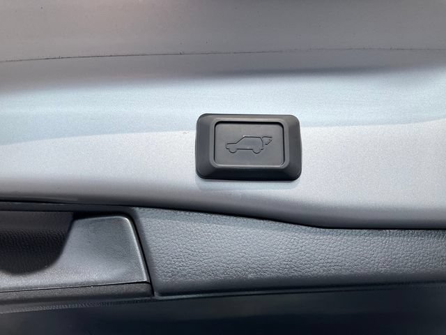 Used 2022 Toyota RAV4 XLE Premium FWD image 19