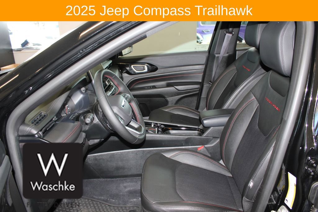 Used 2025 Jeep Compass Trailhawk w/ Trailhawk Convenience Group AWD/4WD image 16