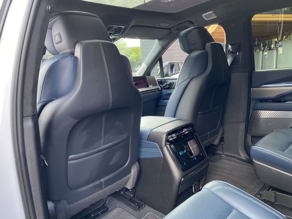Certified 2025 Cadillac Escalade IQ Luxury 2 AWD/4WD image 16
