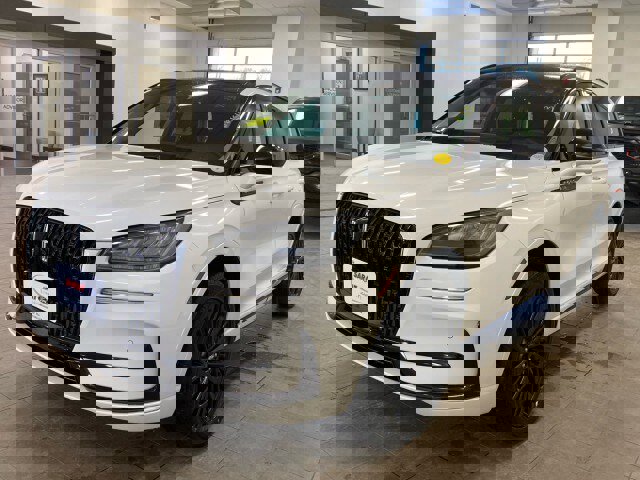 New 2025 Lincoln Corsair AWD w/ Equipment Group 101A image 4