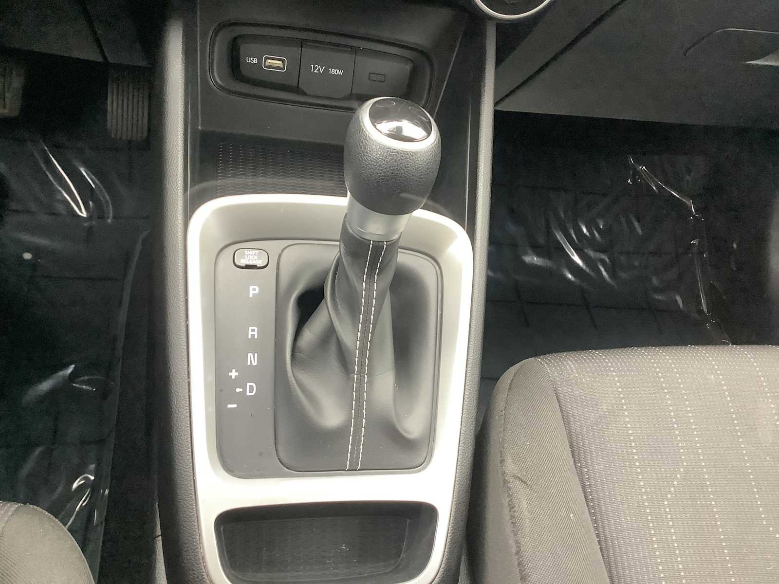 Used 2022 Hyundai Venue SE FWD image 18