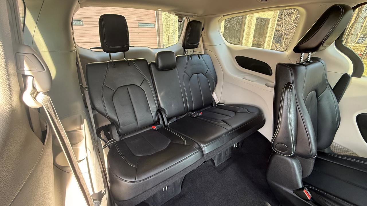 Used 2024 Chrysler Pacifica Select FWD image 20