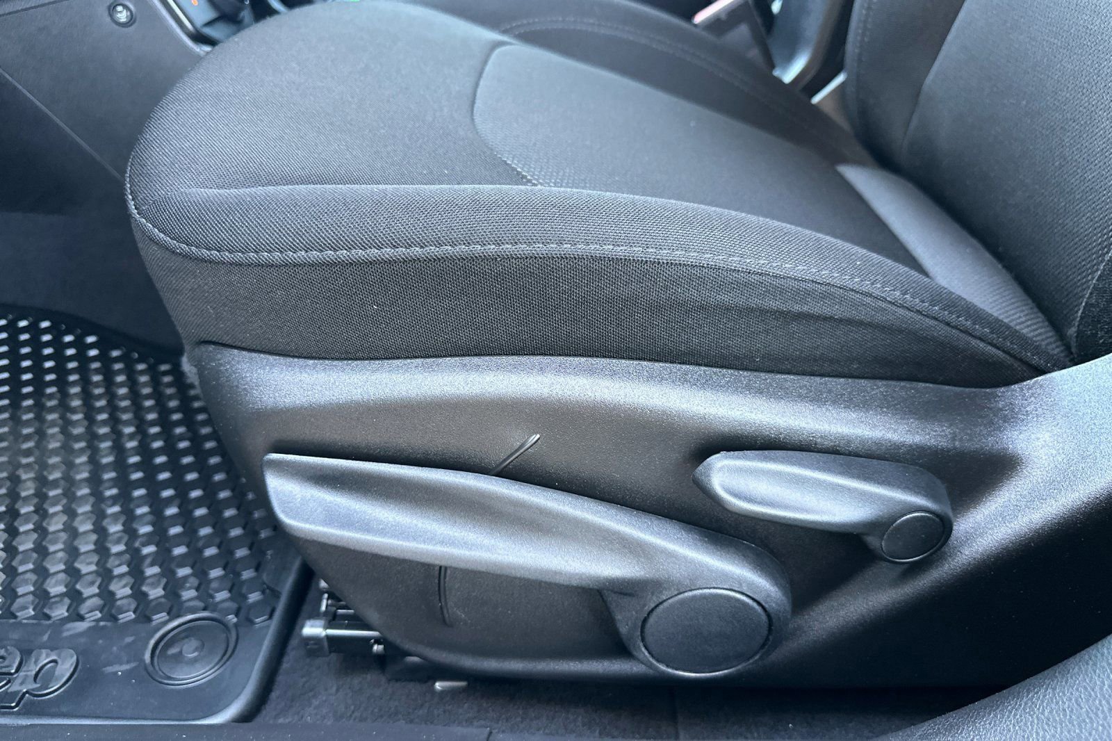 Used 2023 Jeep Renegade Latitude image 12