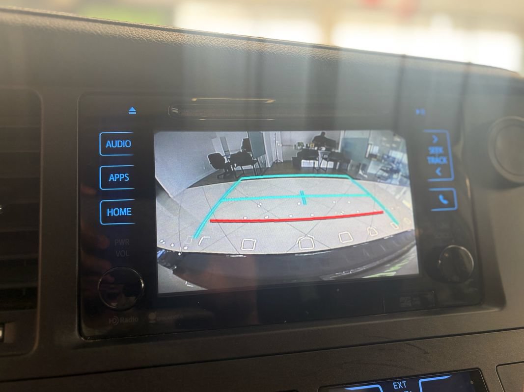 Used 2015 Toyota Sienna SE w/ SE Preferred Package FWD image 35