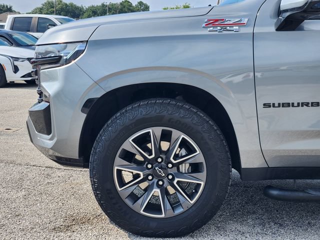 Used 2023 Chevrolet Suburban Z71 w/ Luxury Package AWD/4WD image 8