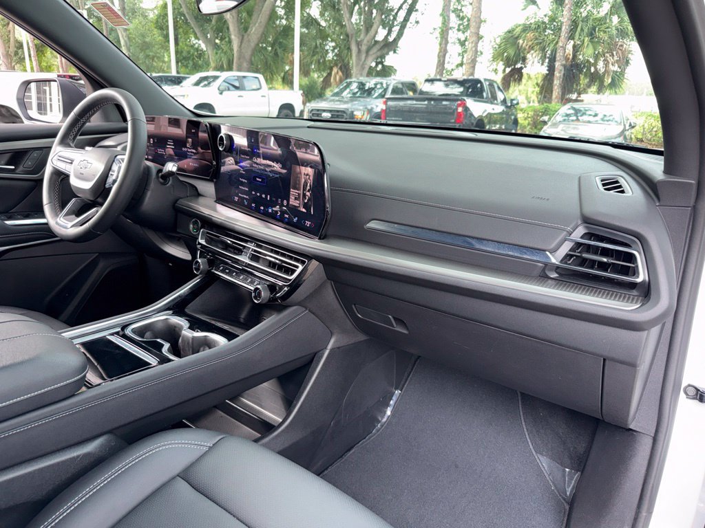 Used 2024 Chevrolet Traverse LT w/ Midnight/Sport Edition FWD image 16