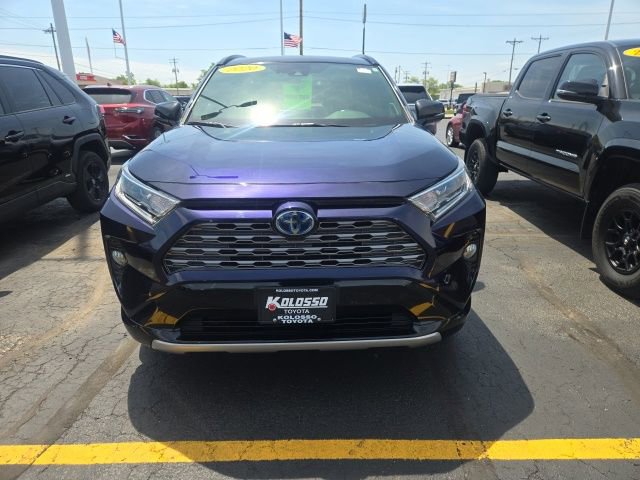 Used 2020 Toyota RAV4 XSE w/ XSE Grade Weather Package AWD/4WD image 2