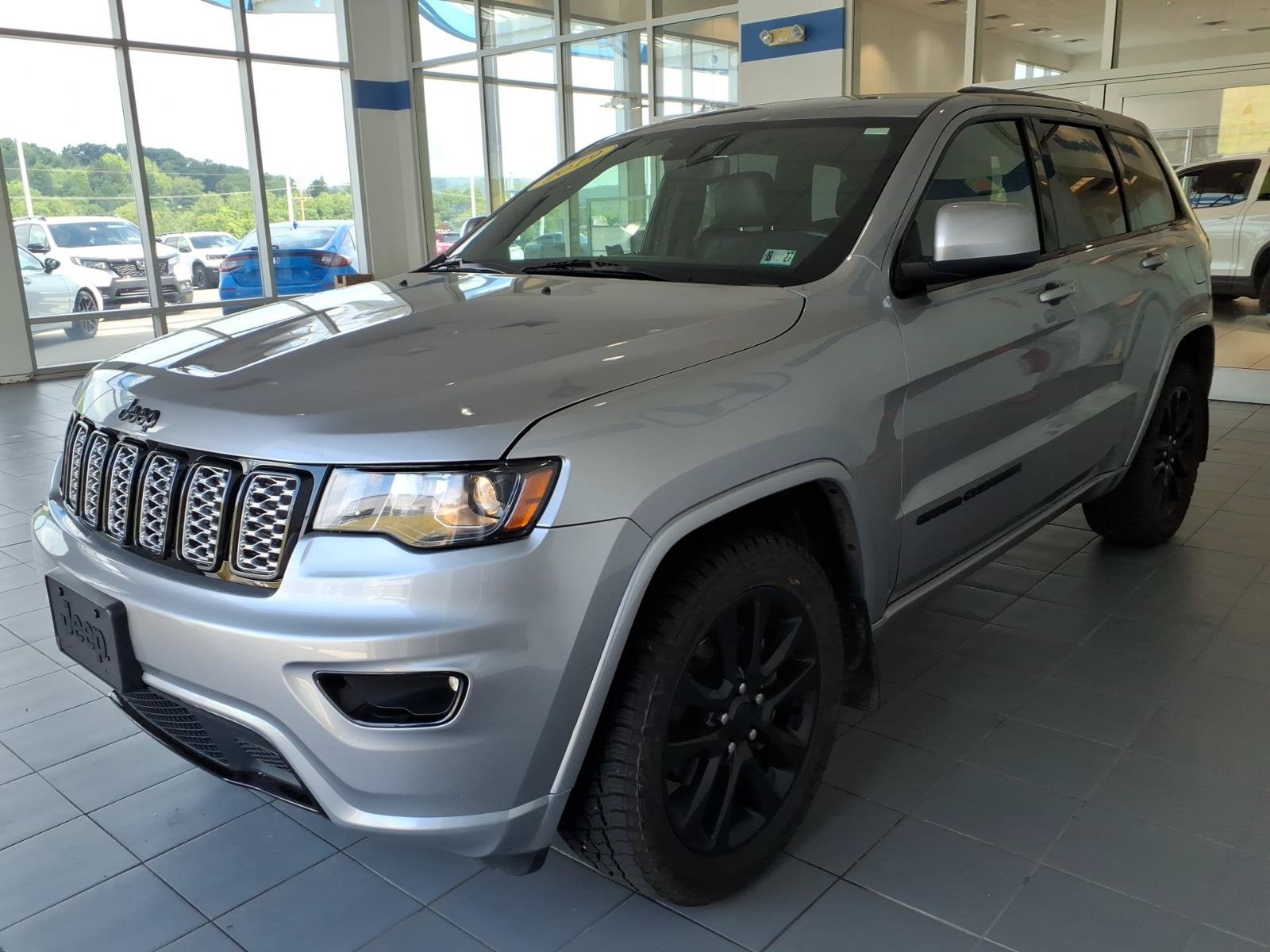 Used 2019 Jeep Grand Cherokee Altitude AWD/4WD image 8