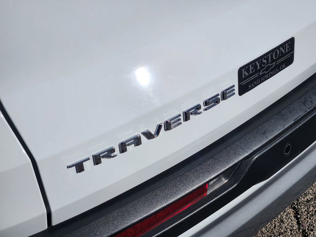 Used 2025 Chevrolet Traverse LT image 12