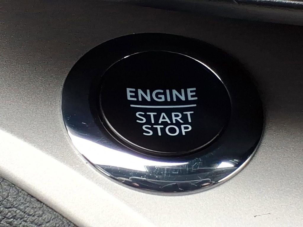 Used 2024 Ford Explorer XLT w/ Equipment Group 202A image 21