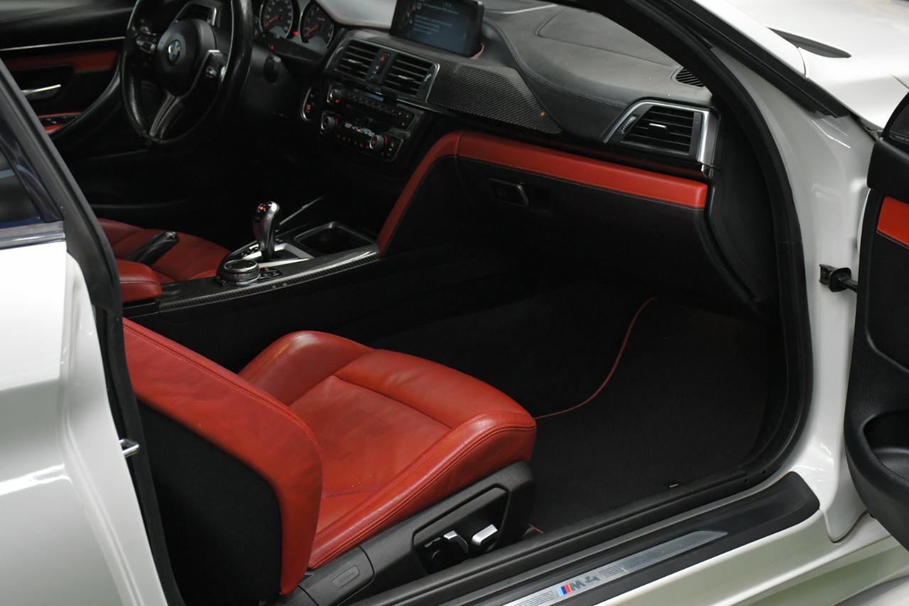 Used 2016 BMW M4 Coupe w/ Executive Package RWD image 39