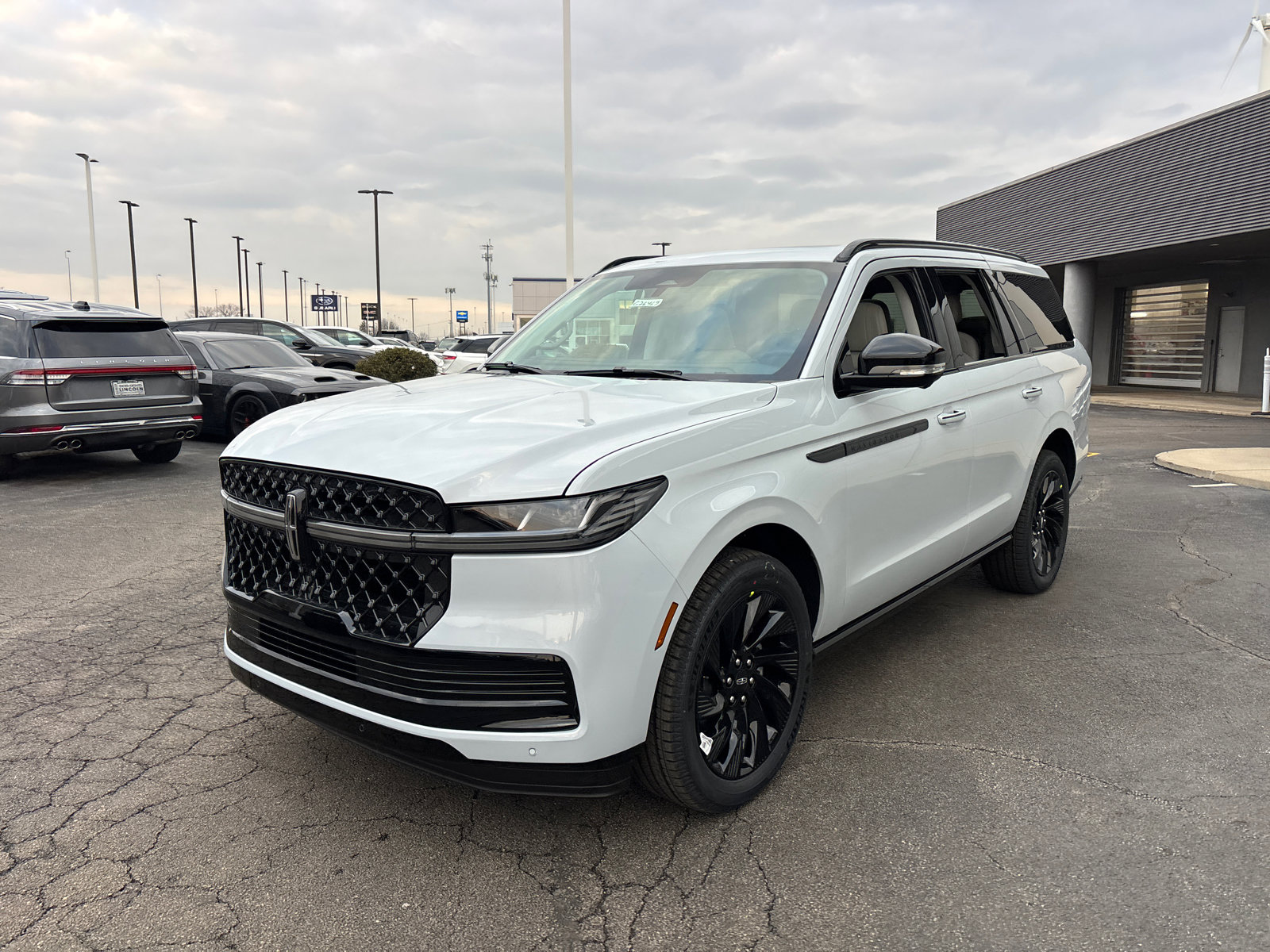 New 2026 Lincoln Navigator Reserve w/ Jet Appearance Package image 3