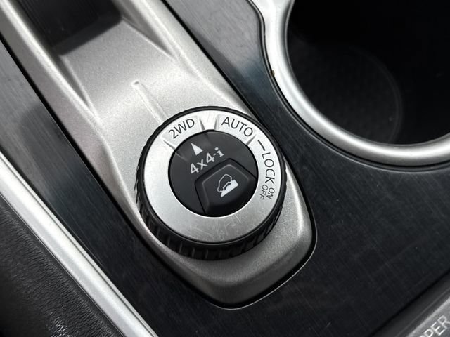 Used 2017 Nissan Pathfinder SV image 33