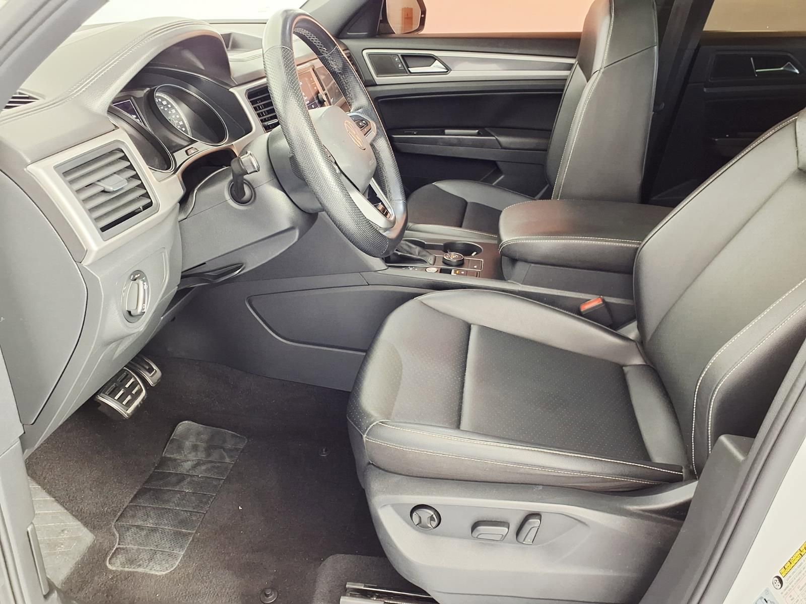 Used 2020 Volkswagen Atlas Cross Sport SE w/ Panoramic Sunroof Package image 12