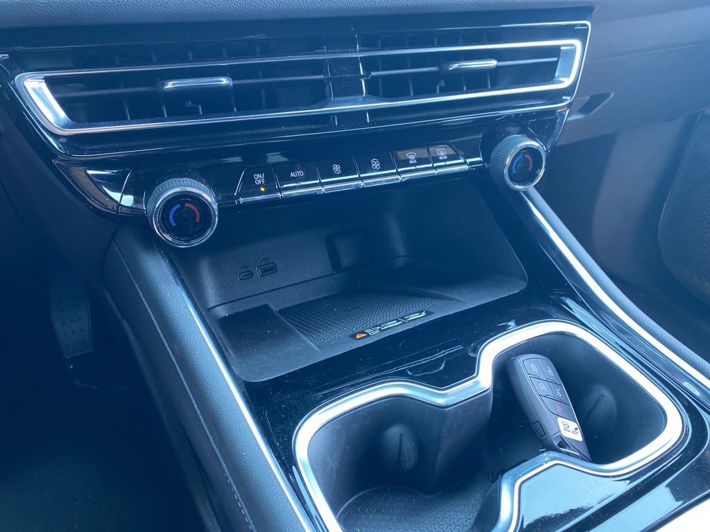 Used 2024 Chevrolet Traverse LT image 43