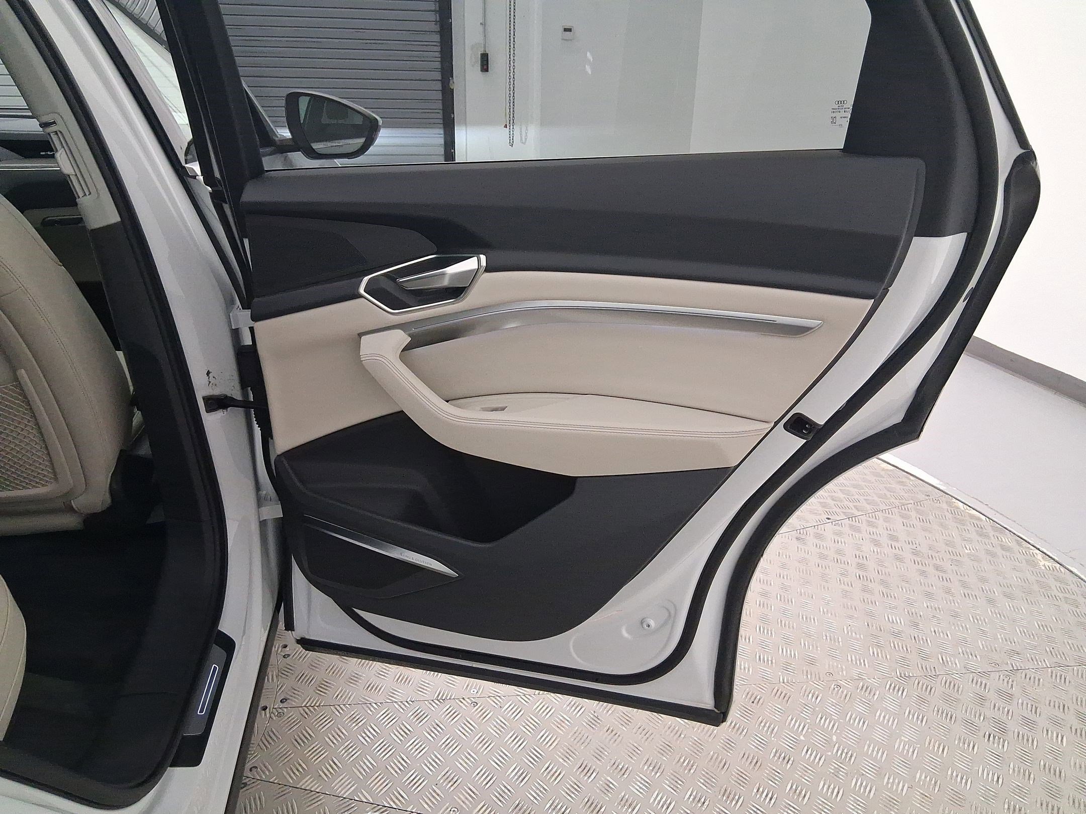 Certified 2024 Audi Q8 e-tron Premium Plus w/ Premium Plus Package image 32