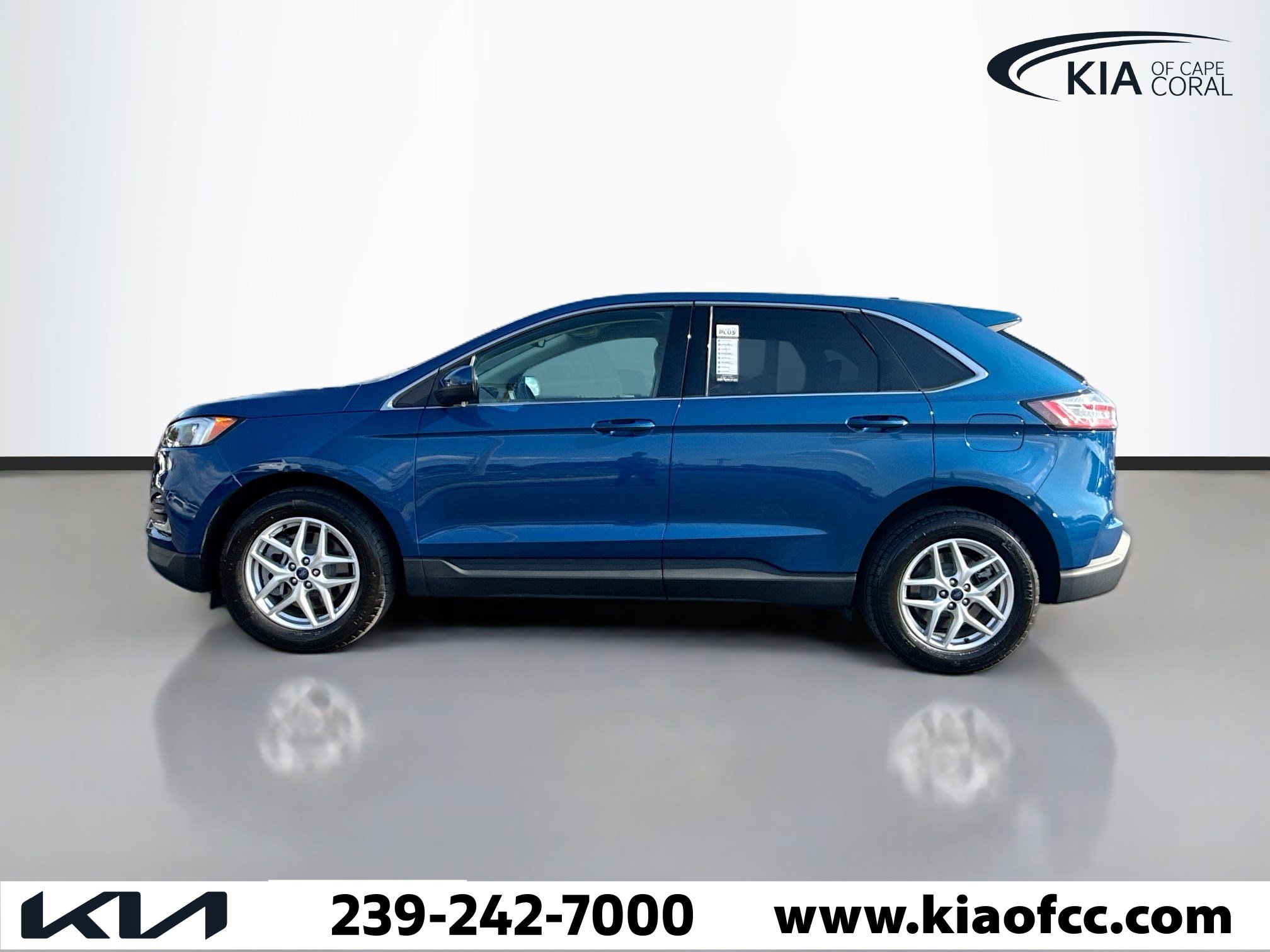 Used 2022 Ford Edge SEL w/ Convenience Package image 2