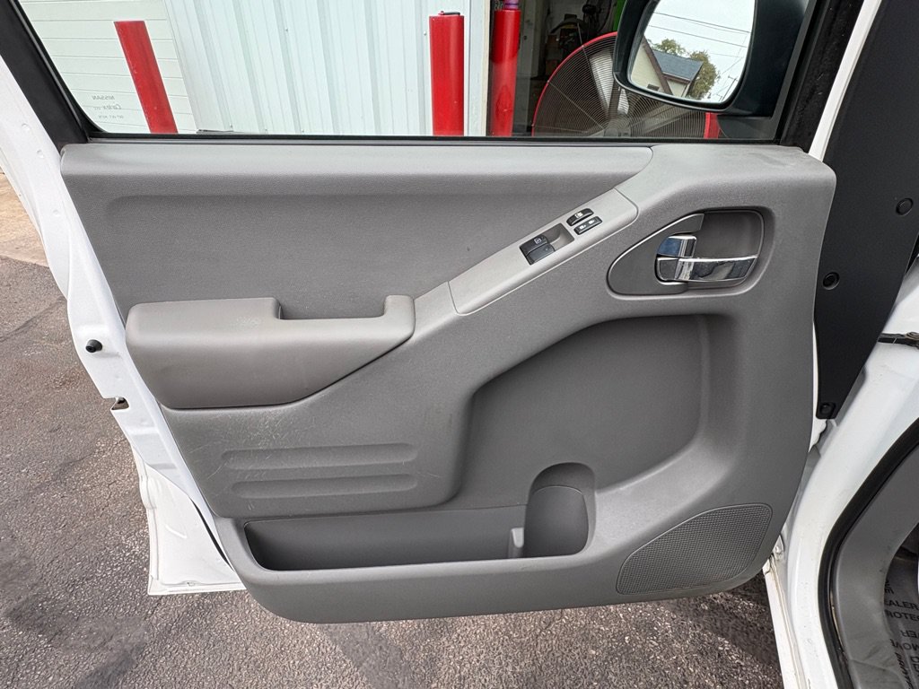 Used 2021 Nissan Frontier S RWD image 9