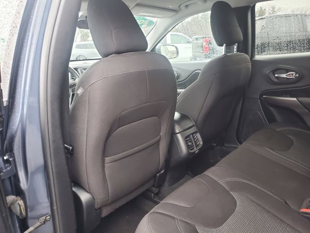 Used 2019 Jeep Cherokee Latitude w/ Popular Appearance Group image 12