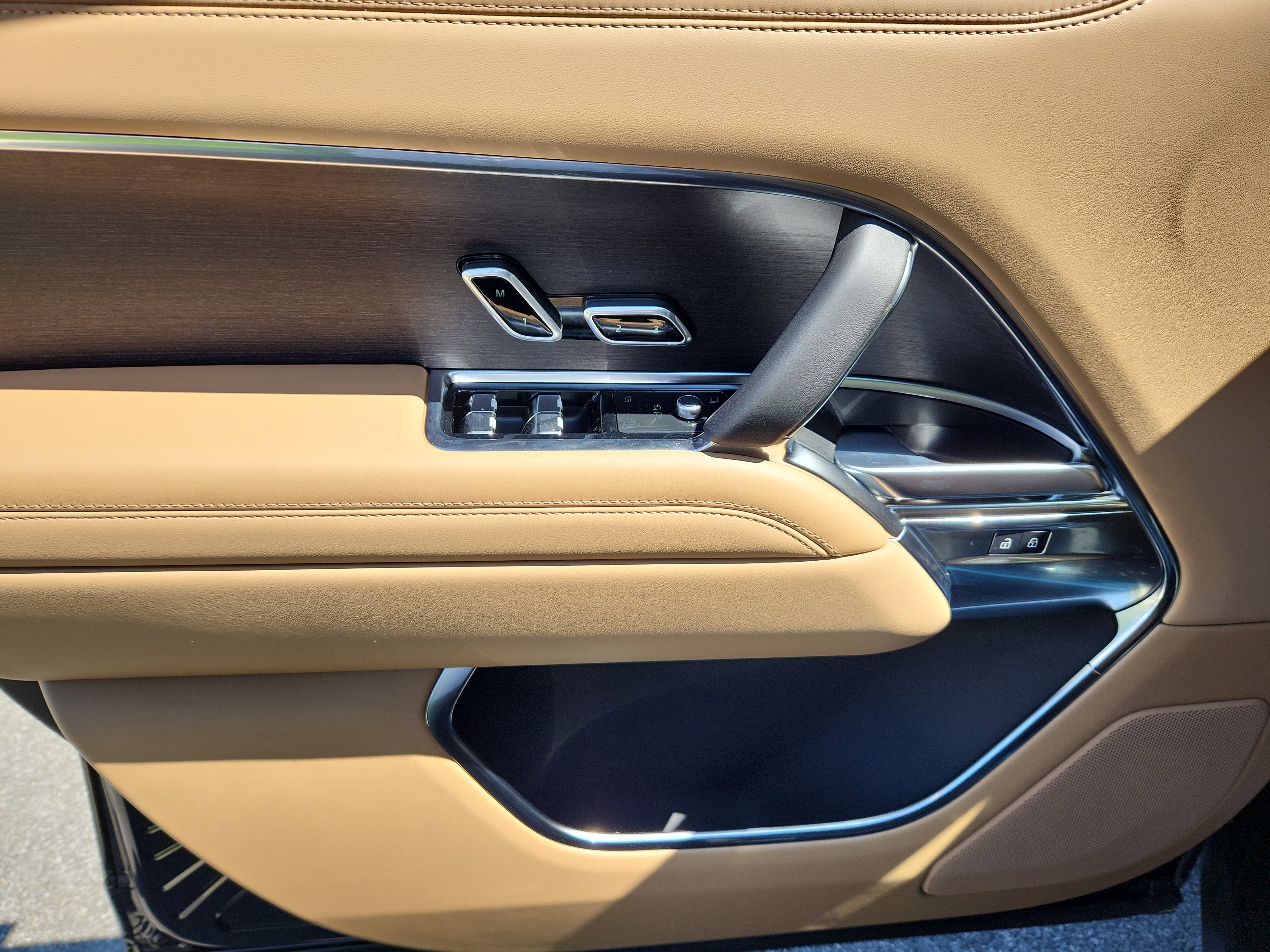 New 2025 Land Rover Range Rover SE image 24