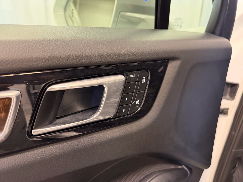 Certified 2023 Porsche Cayenne Platinum Edition AWD/4WD image 7