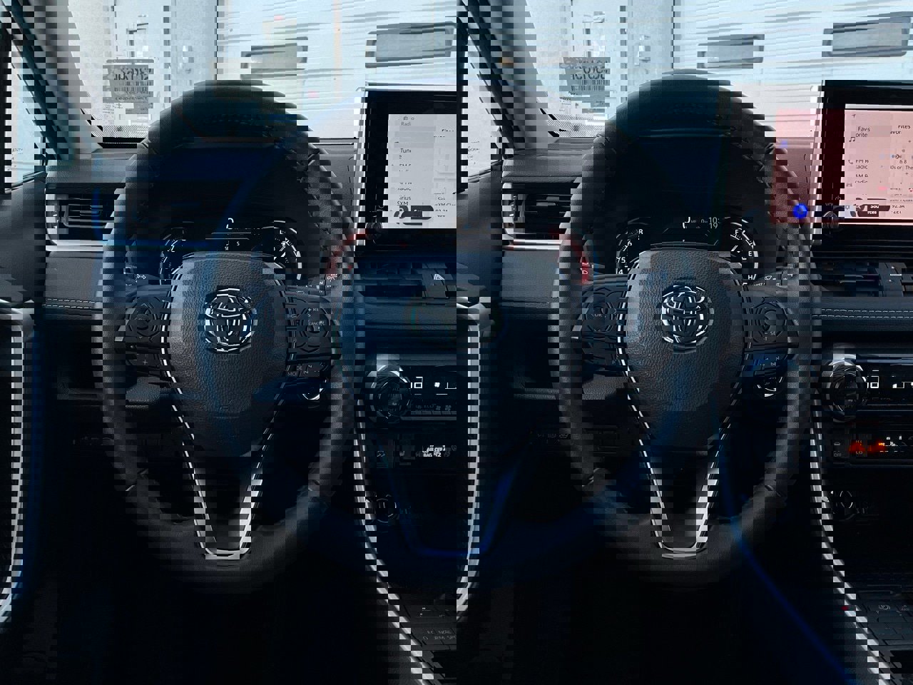 Used 2025 Toyota RAV4 XLE image 33