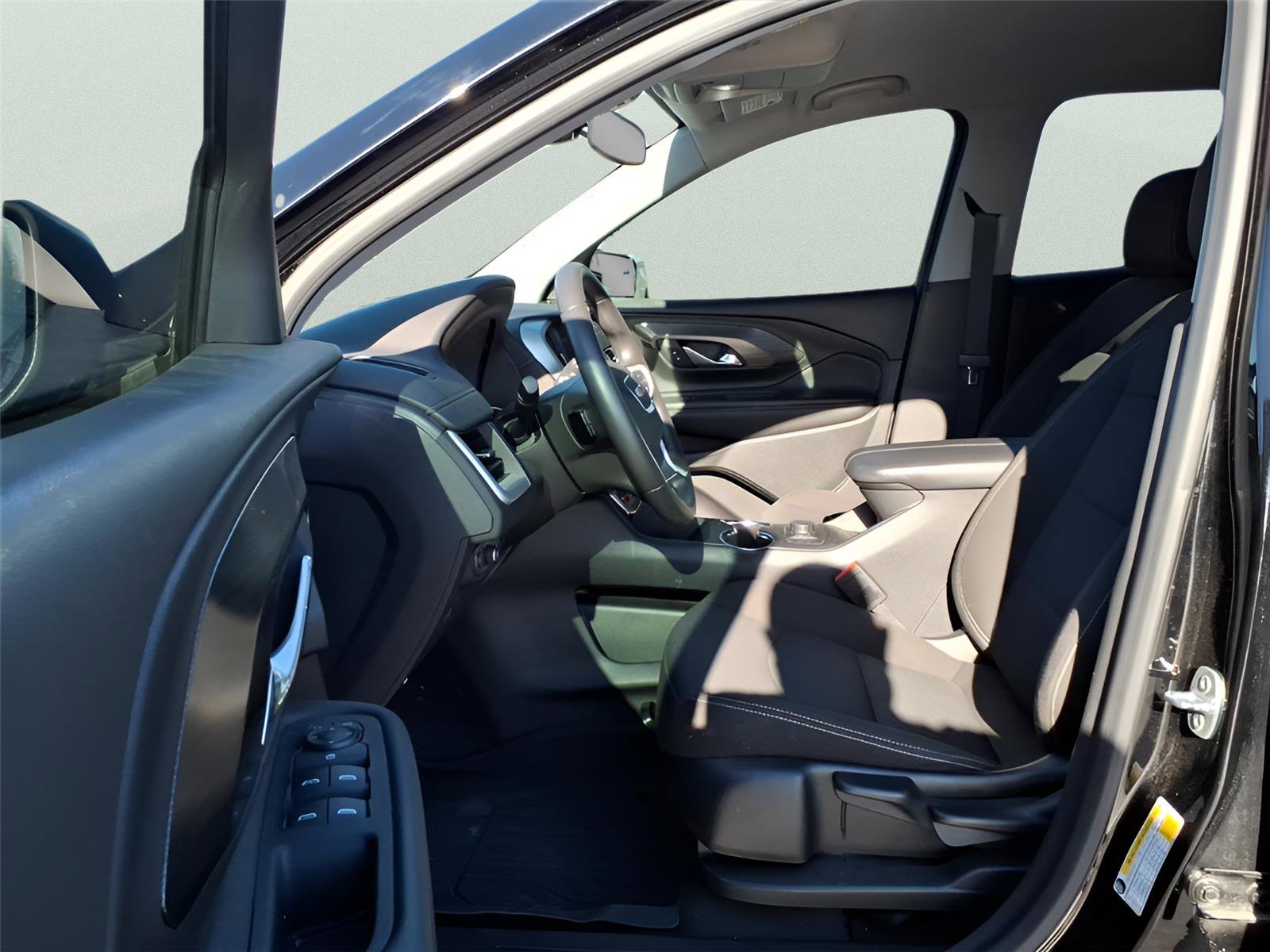 Used 2023 GMC Terrain SLE w/ Elevation Edition image 16