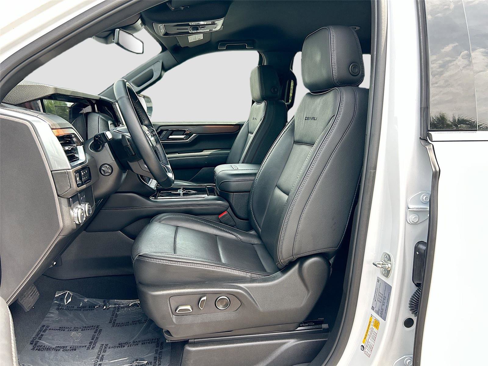 Used 2025 GMC Yukon Denali RWD image 22