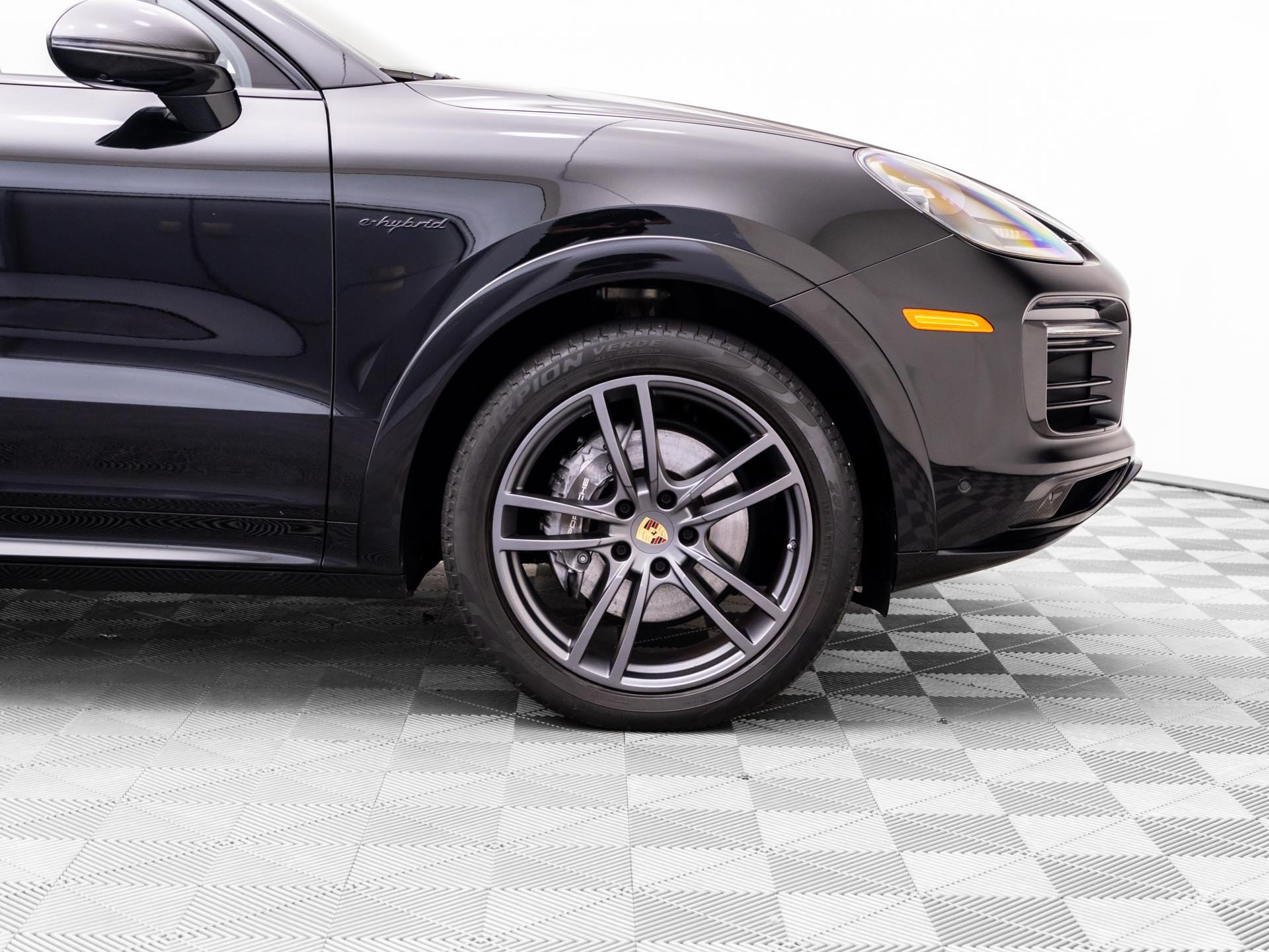 Used 2023 Porsche Cayenne Platinum Edition AWD/4WD image 32