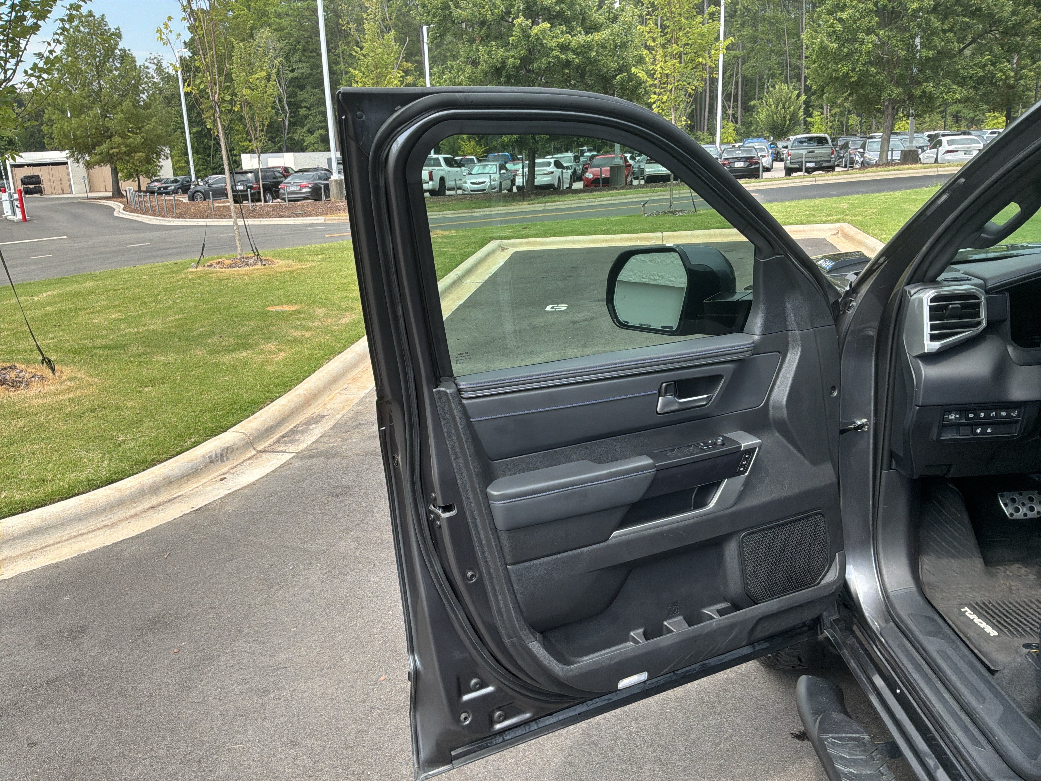 Used 2024 Toyota Tundra Platinum w/ TRD Off-Road Package AWD/4WD image 14