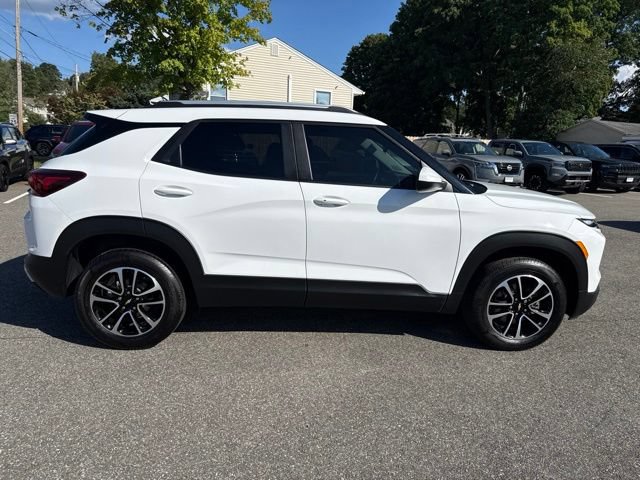 Used 2024 Chevrolet TrailBlazer LT w/ LT Cold Weather Package AWD/4WD image 5