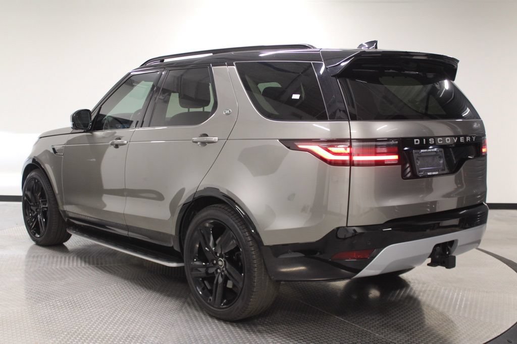 Used 2025 Land Rover Discovery Metropolitan Edition AWD/4WD image 3